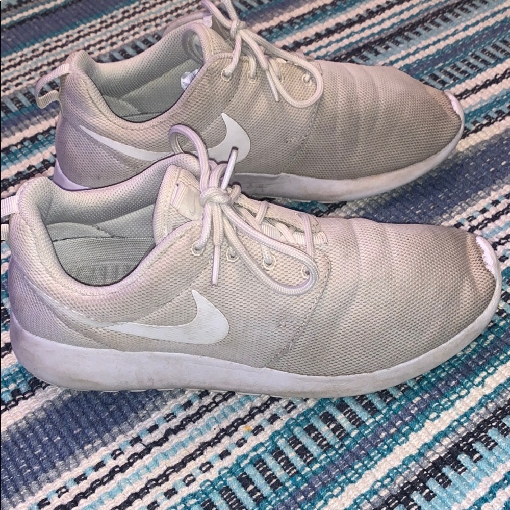 nike roshe sneakers